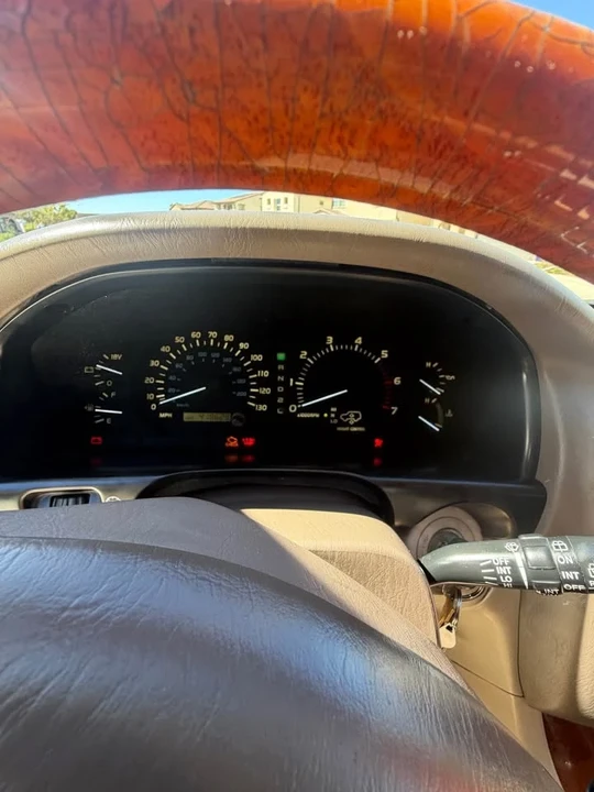 2002 Lexus LX 2nd Gen - Image 10 of 11