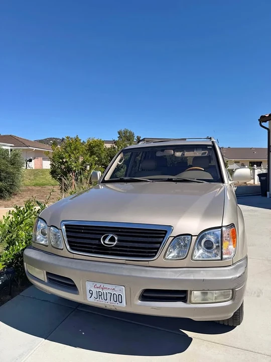 2002 Lexus LX 2nd Gen - Image 2 of 11