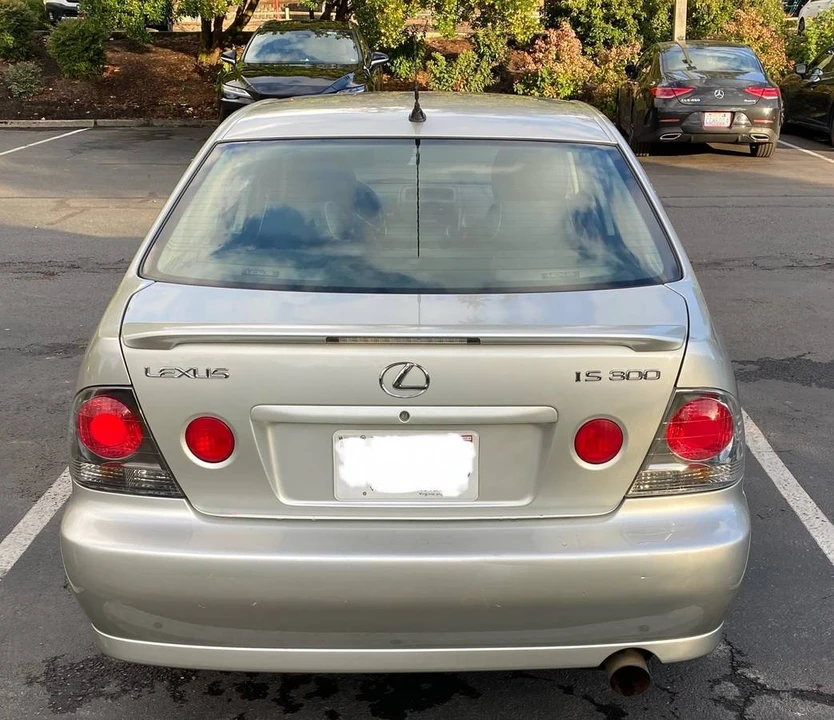 2002 Lexus IS 1st Gen - Image 9 of 9