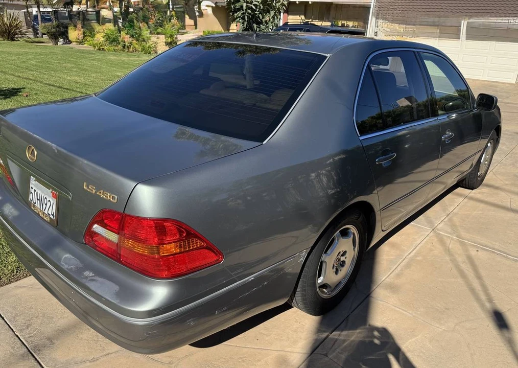 2002 Lexus LS 3rd Gen - Image 5 of 9