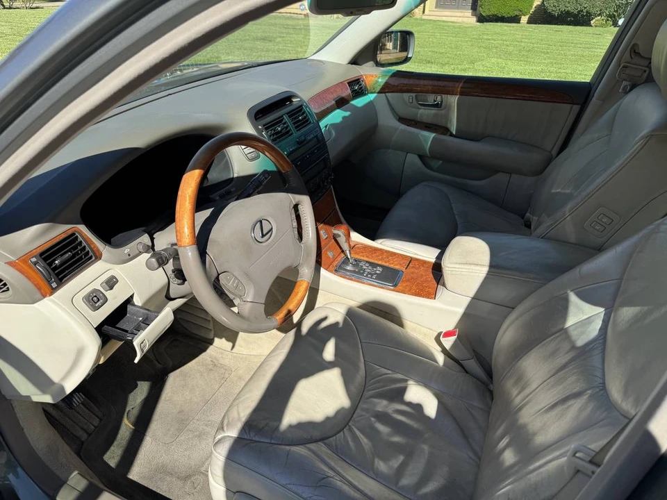 2002 Lexus LS 3rd Gen - Image 8 of 9