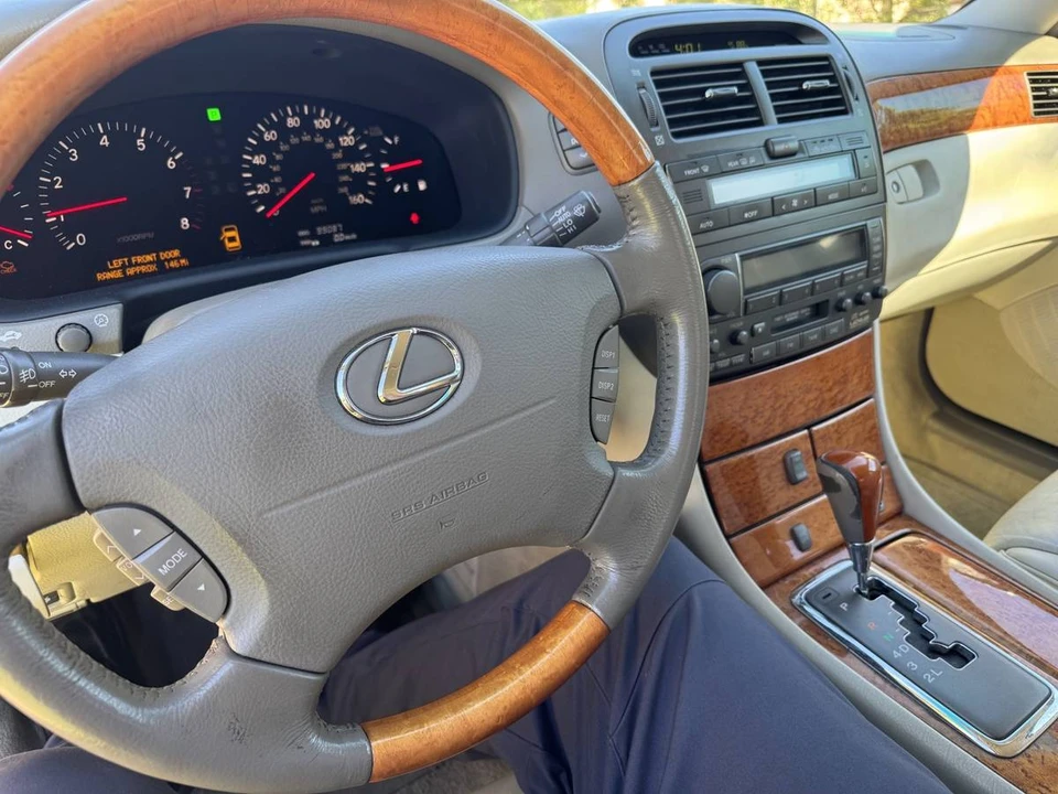 2002 Lexus LS 3rd Gen - Image 7 of 9