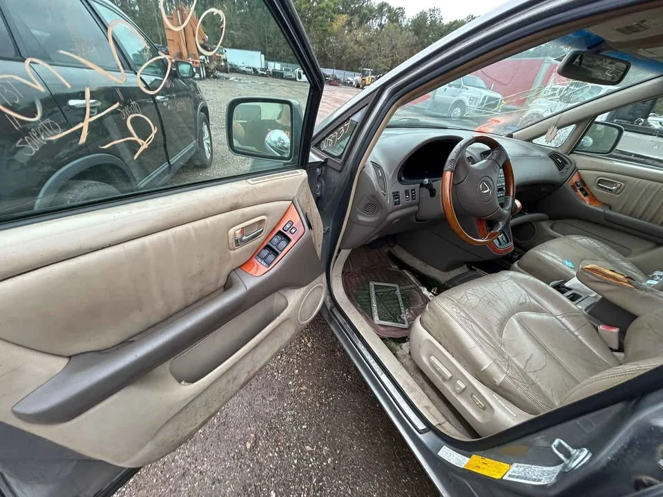 2002 Lexus RX 1st Gen - Image 4 of 5