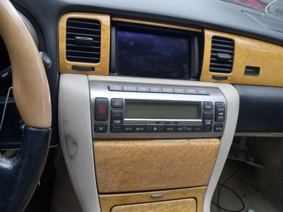 2002 Lexus SC430 - Image 9 of 10