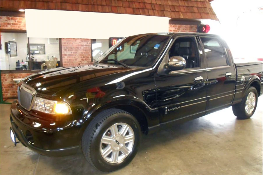 2002 Lincoln Blackwood - Image 2 of 4