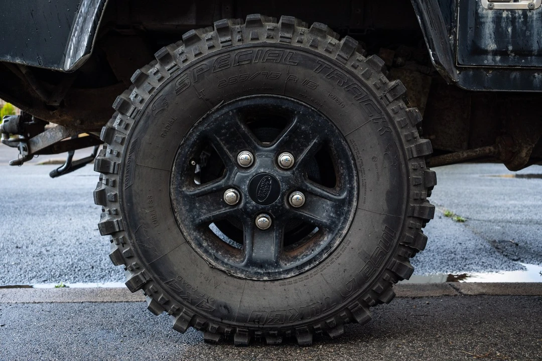 2002 Land Rover Defender 110 - Image 23 of 30
