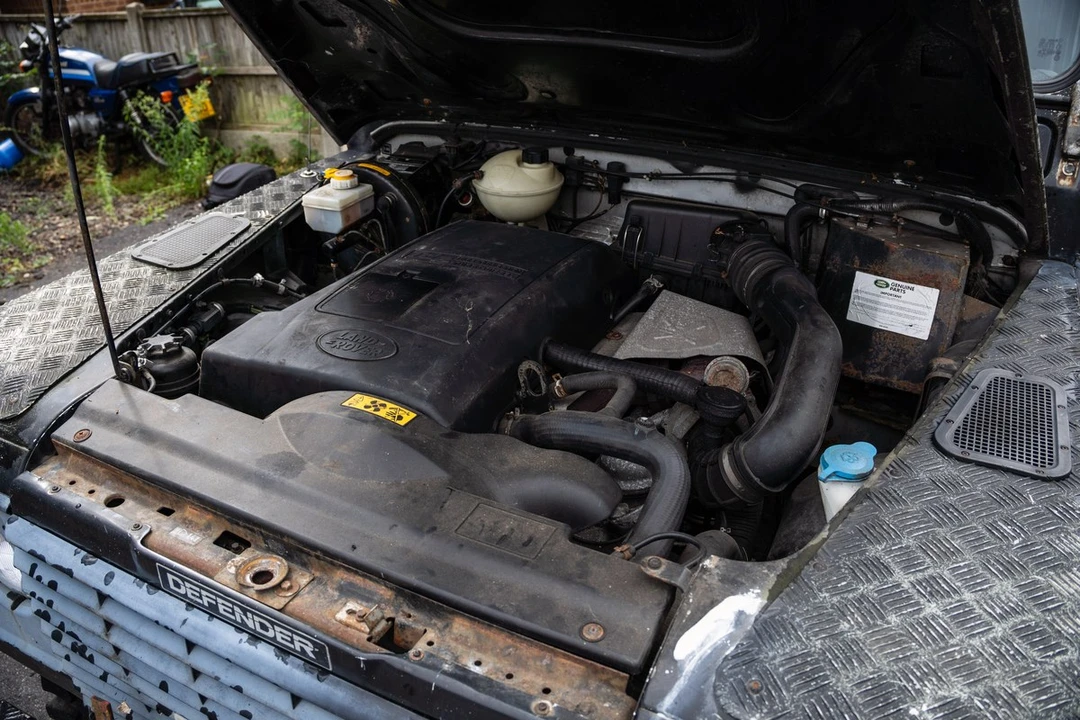 2002 Land Rover Defender 110 - Image 9 of 30