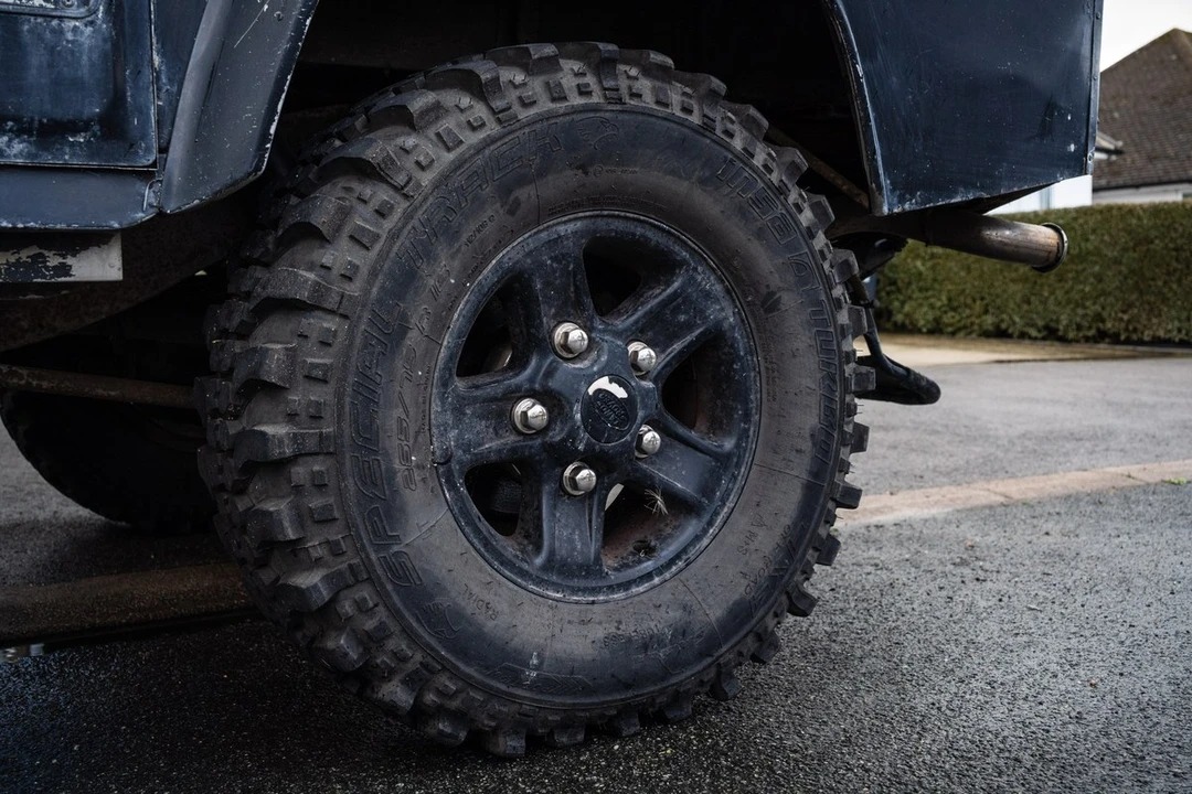 2002 Land Rover Defender 110 - Image 22 of 30