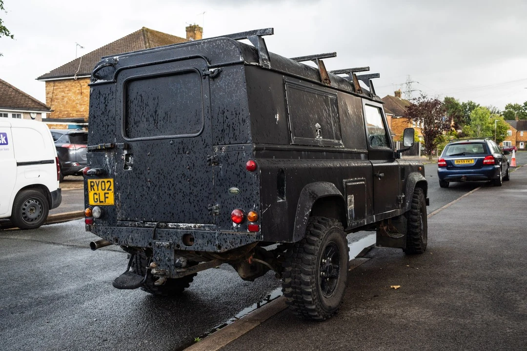 2002 Land Rover Defender 110 - Image 14 of 30