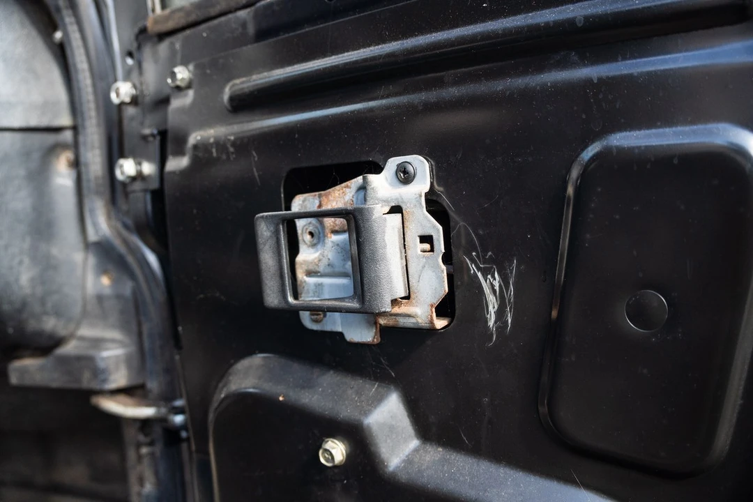 2002 Land Rover Defender 110 - Image 26 of 30
