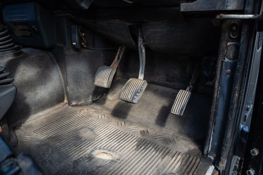 2002 Land Rover Defender 110 - Image 27 of 30