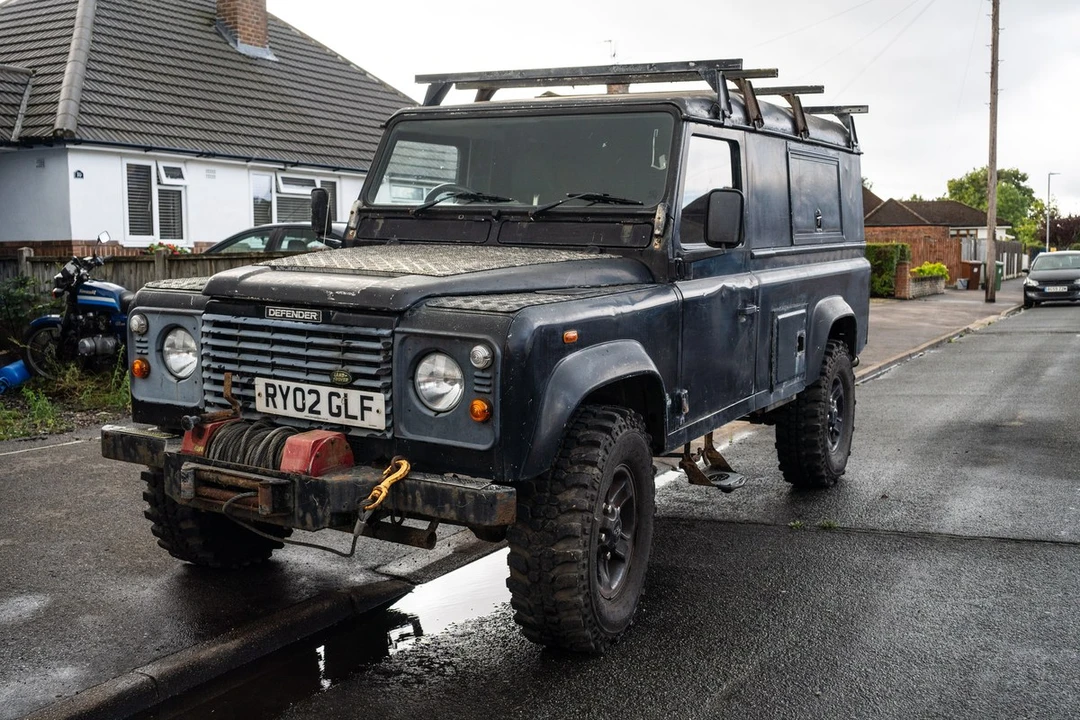 2002 Land Rover Defender 110 - Image 3 of 30