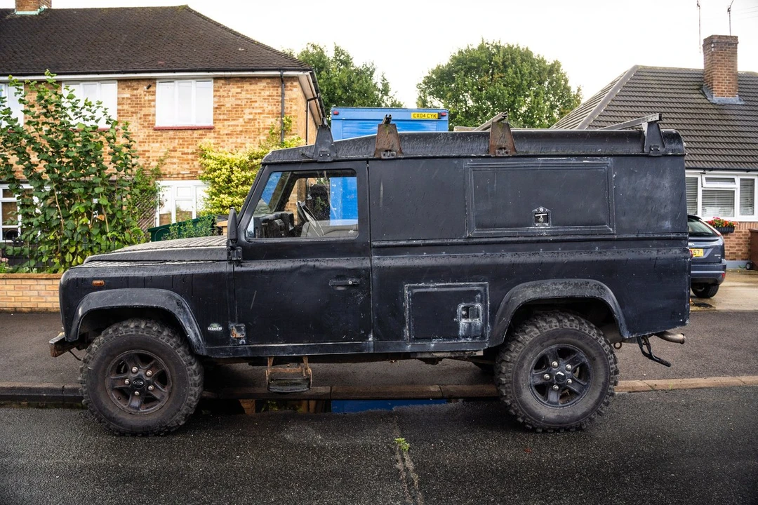 2002 Land Rover Defender 110 - Image 20 of 30