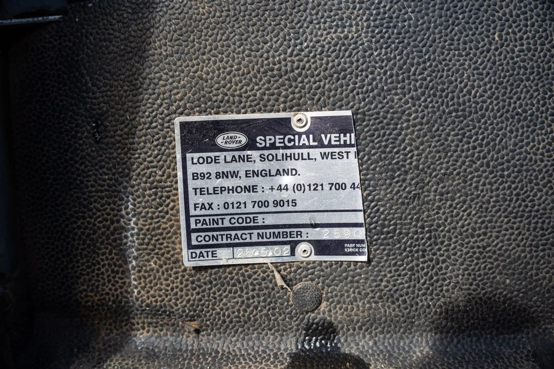 2002 Land Rover Defender 110 - Image 28 of 30
