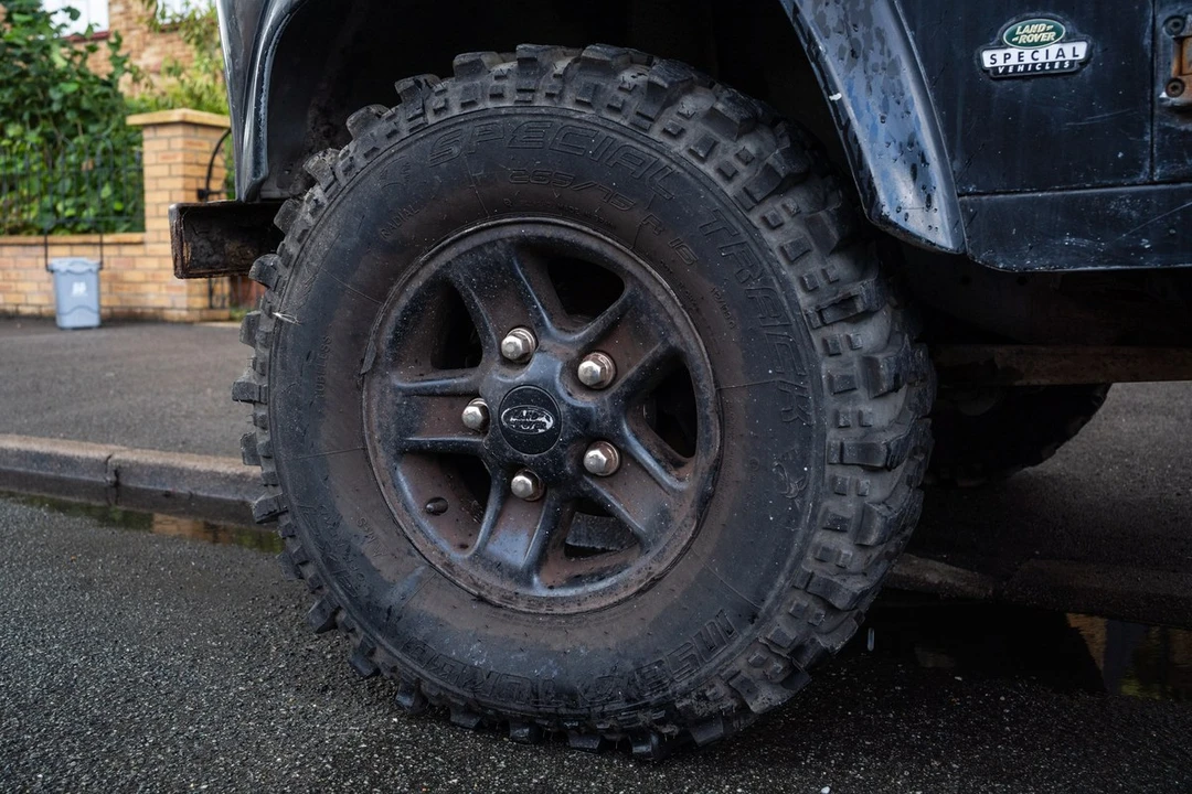 2002 Land Rover Defender 110 - Image 21 of 30