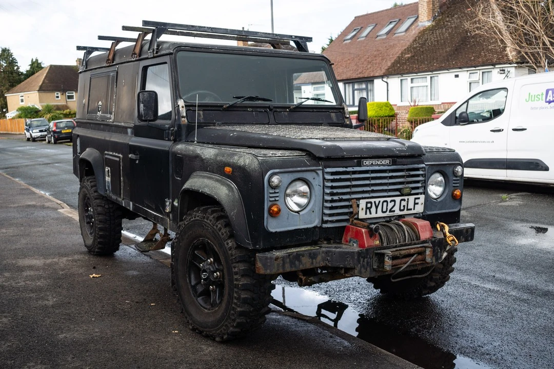 2002 Land Rover Defender 110 - Image 10 of 30
