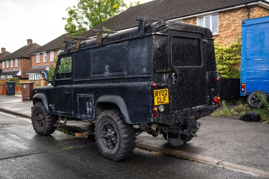 2002 Land Rover Defender 110 - Image 19 of 30