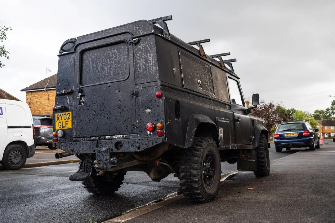 2002 Land Rover Defender 110 - Image 15 of 30