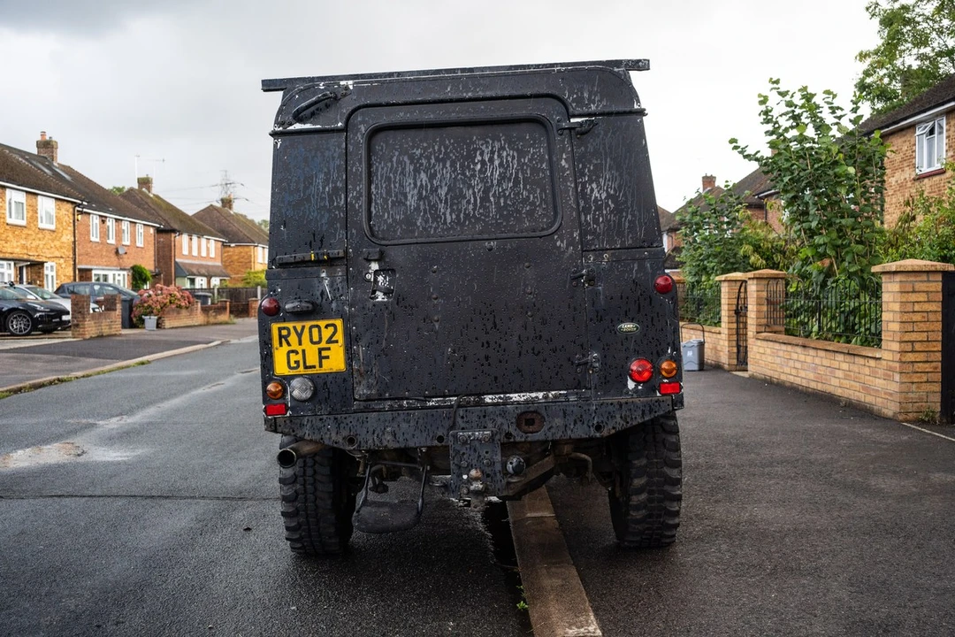 2002 Land Rover Defender 110 - Image 16 of 30