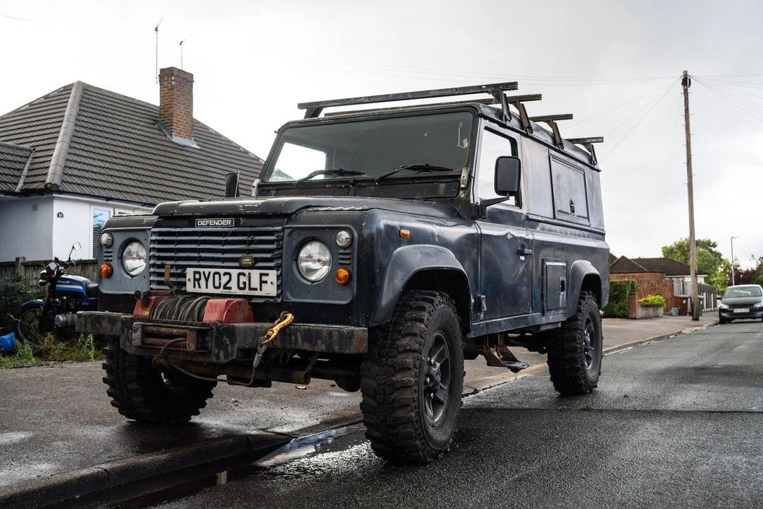 2002 Land Rover Defender 110 - Image 12 of 30