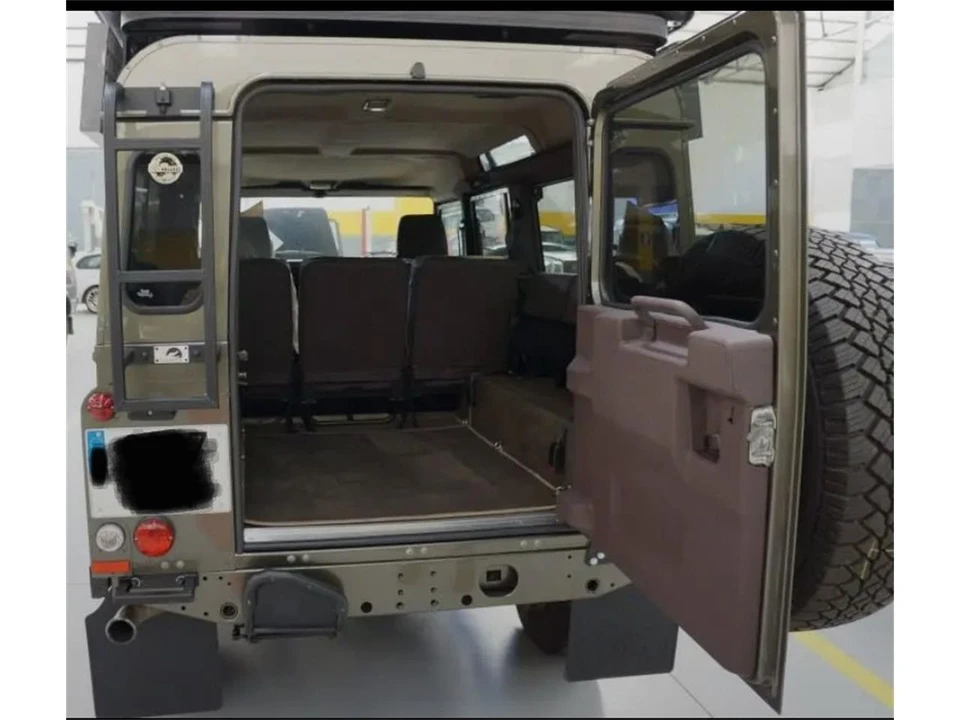 2002 Land Rover Defender 110 - Image 2 of 4