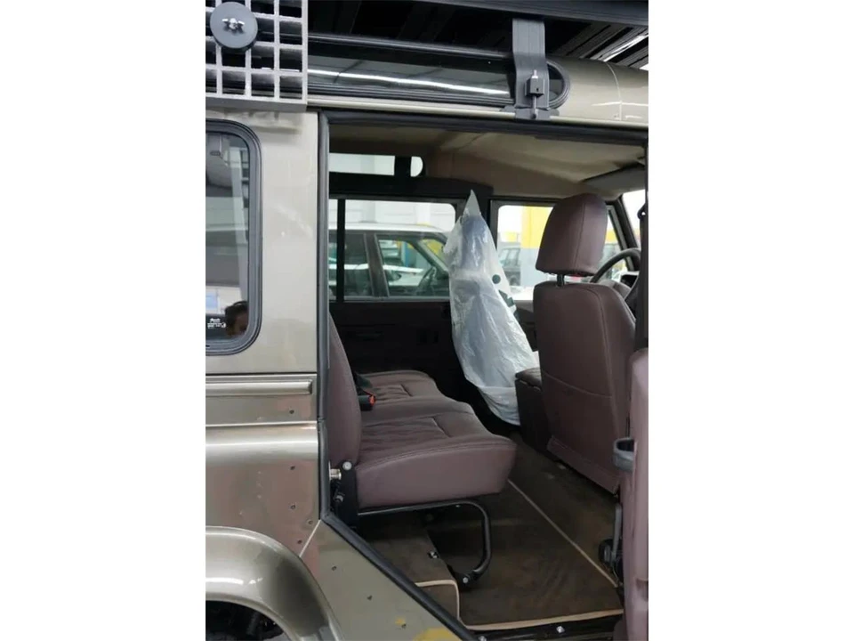 2002 Land Rover Defender 110 - Image 3 of 4
