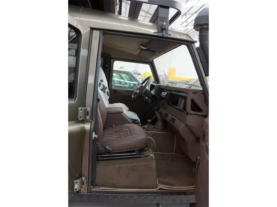 2002 Land Rover Defender 110 - Image 4 of 4