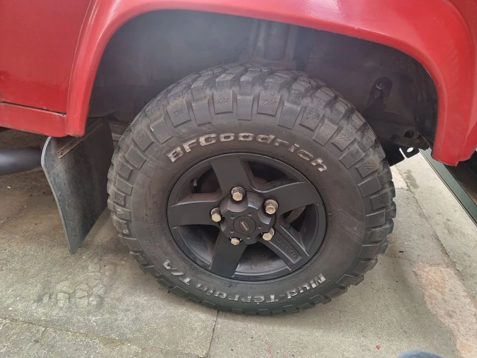 2002 Land Rover Defender 110 - Image 9 of 30