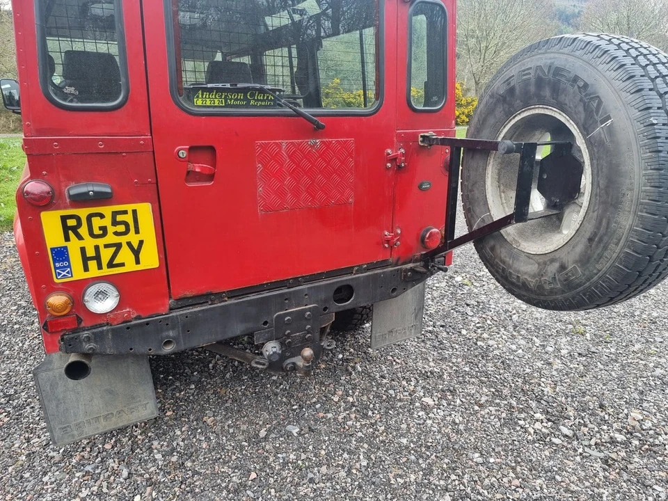2002 Land Rover Defender 110 - Image 23 of 30