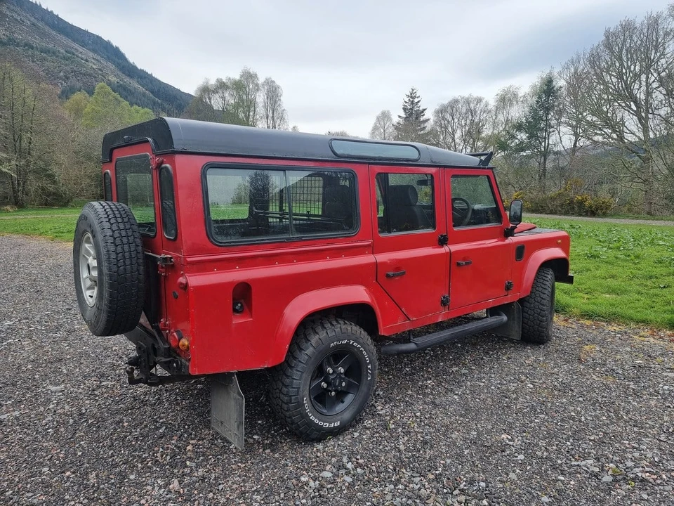 2002 Land Rover Defender 110 - Image 6 of 30
