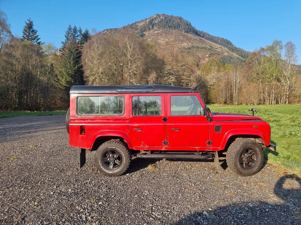 2002 Land Rover Defender 110 - Image 3 of 30