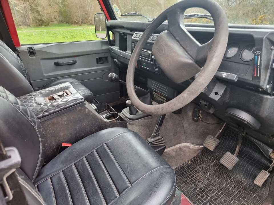 2002 Land Rover Defender 110 - Image 11 of 30