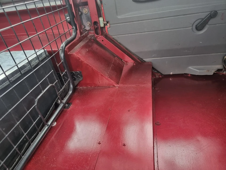 2002 Land Rover Defender 110 - Image 20 of 30
