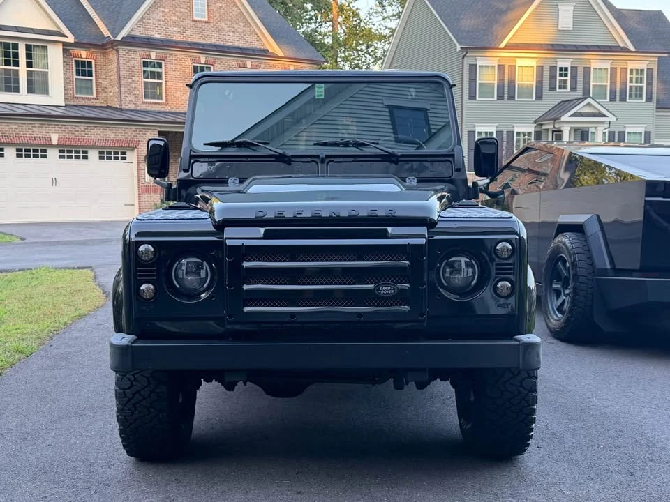2002 Land Rover Defender 110 - Image 2 of 20