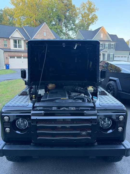 2002 Land Rover Defender 110 - Image 19 of 20
