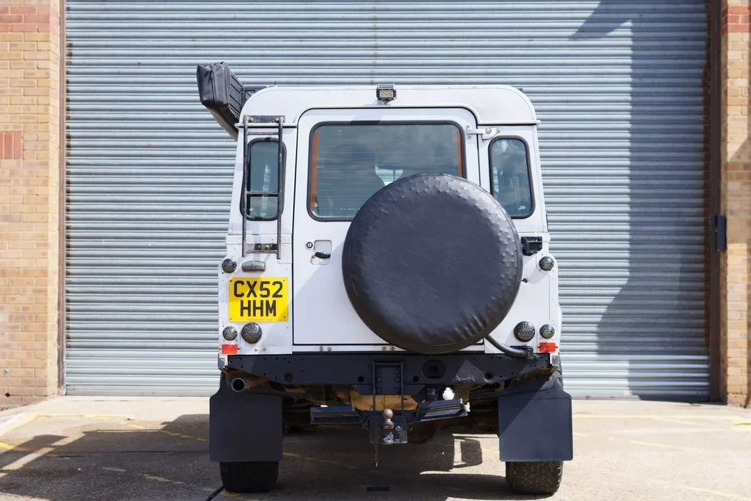 2002 Land Rover Defender 110 - Image 5 of 30