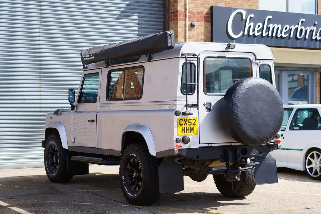 2002 Land Rover Defender 110 - Image 3 of 30