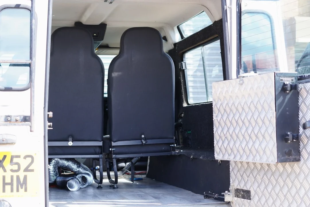 2002 Land Rover Defender 110 - Image 25 of 30
