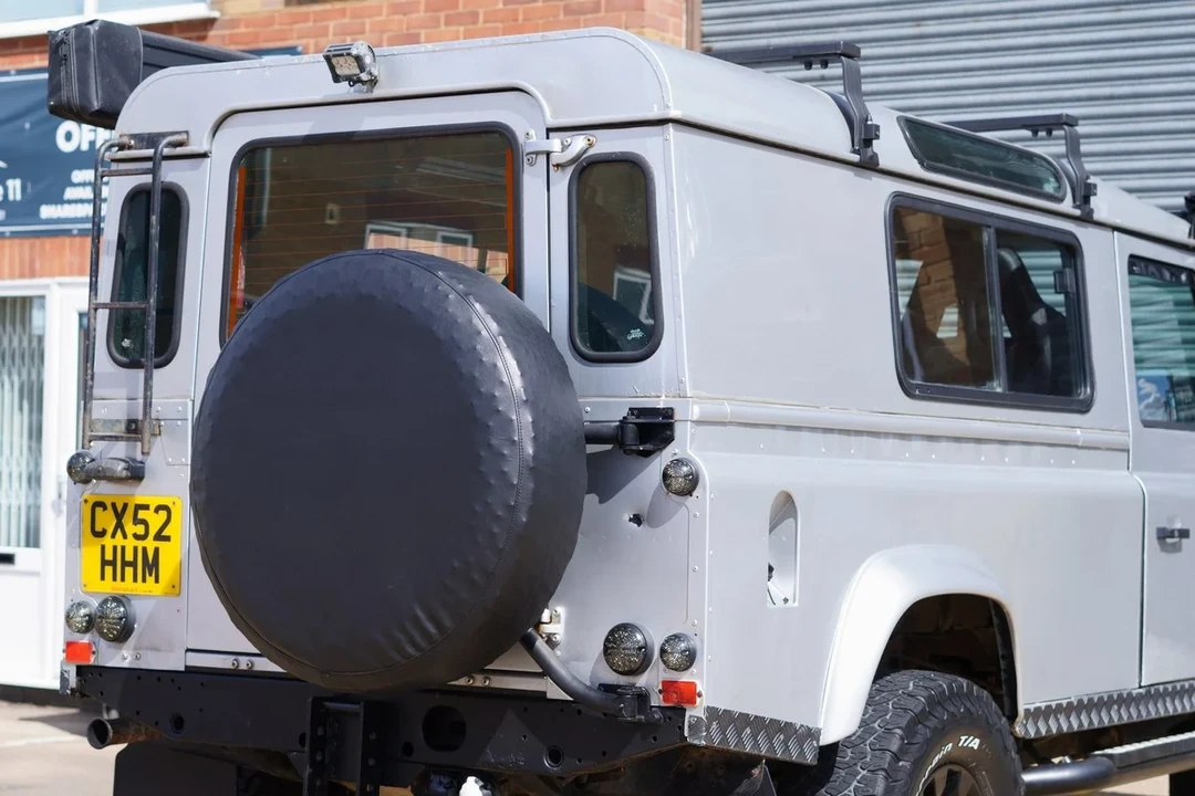 2002 Land Rover Defender 110 - Image 28 of 30