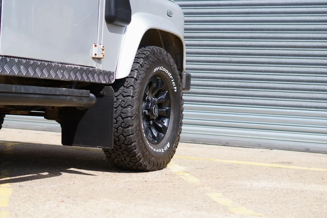 2002 Land Rover Defender 110 - Image 30 of 30