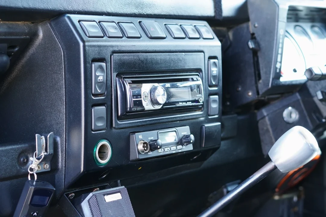 2002 Land Rover Defender 110 - Image 8 of 30