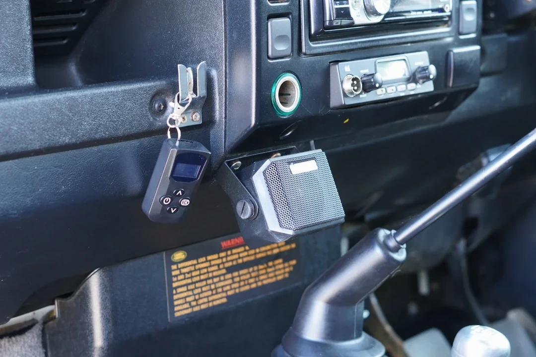 2002 Land Rover Defender 110 - Image 9 of 30