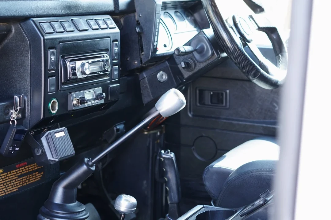 2002 Land Rover Defender 110 - Image 10 of 30