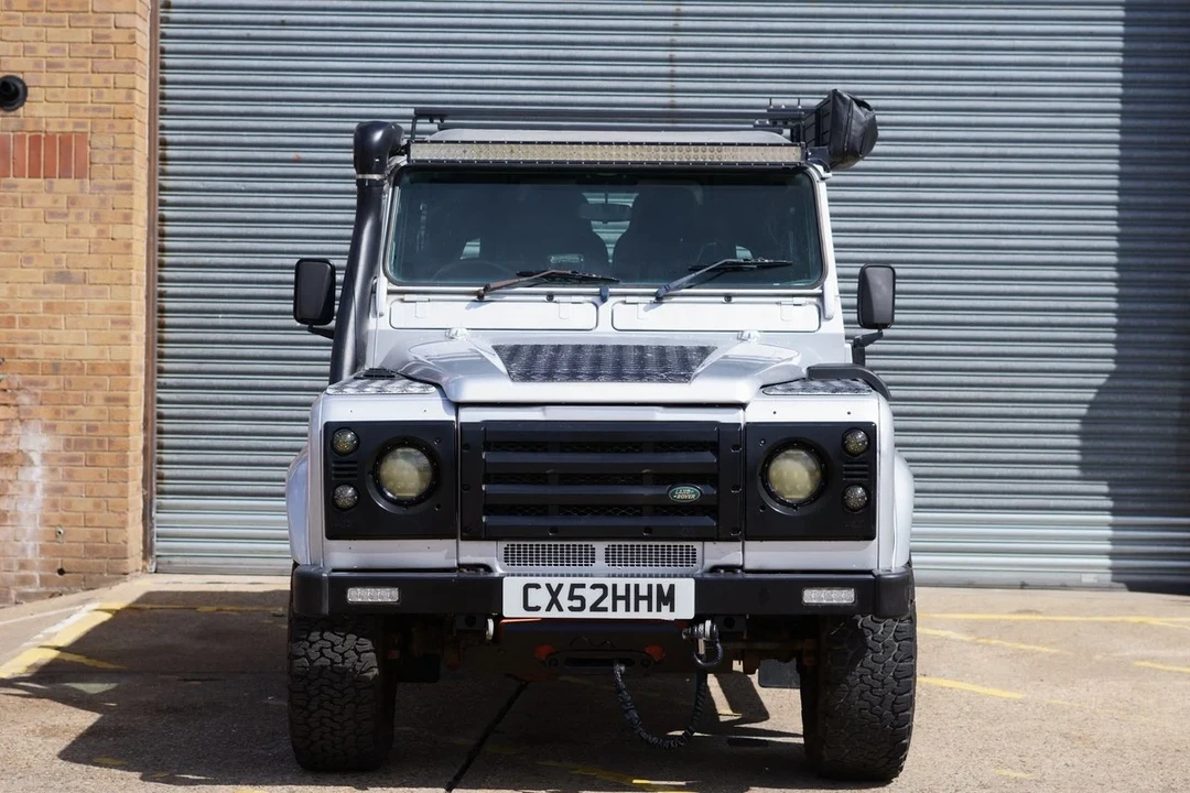 2002 Land Rover Defender 110 - Image 4 of 30