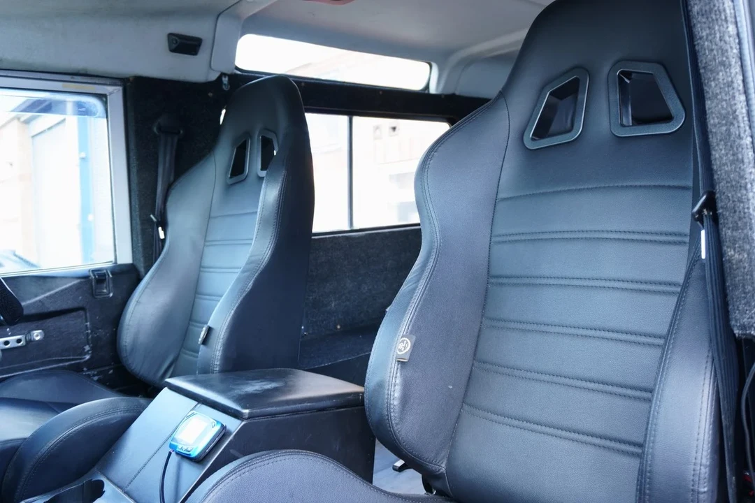 2002 Land Rover Defender 110 - Image 16 of 30