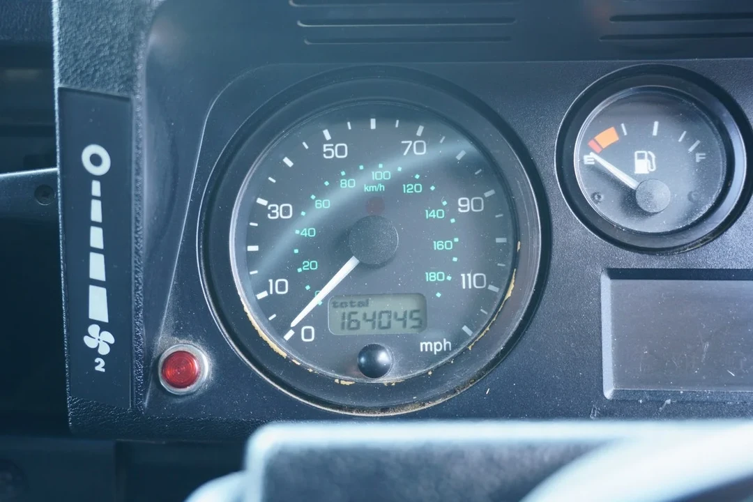 2002 Land Rover Defender 110 - Image 22 of 30