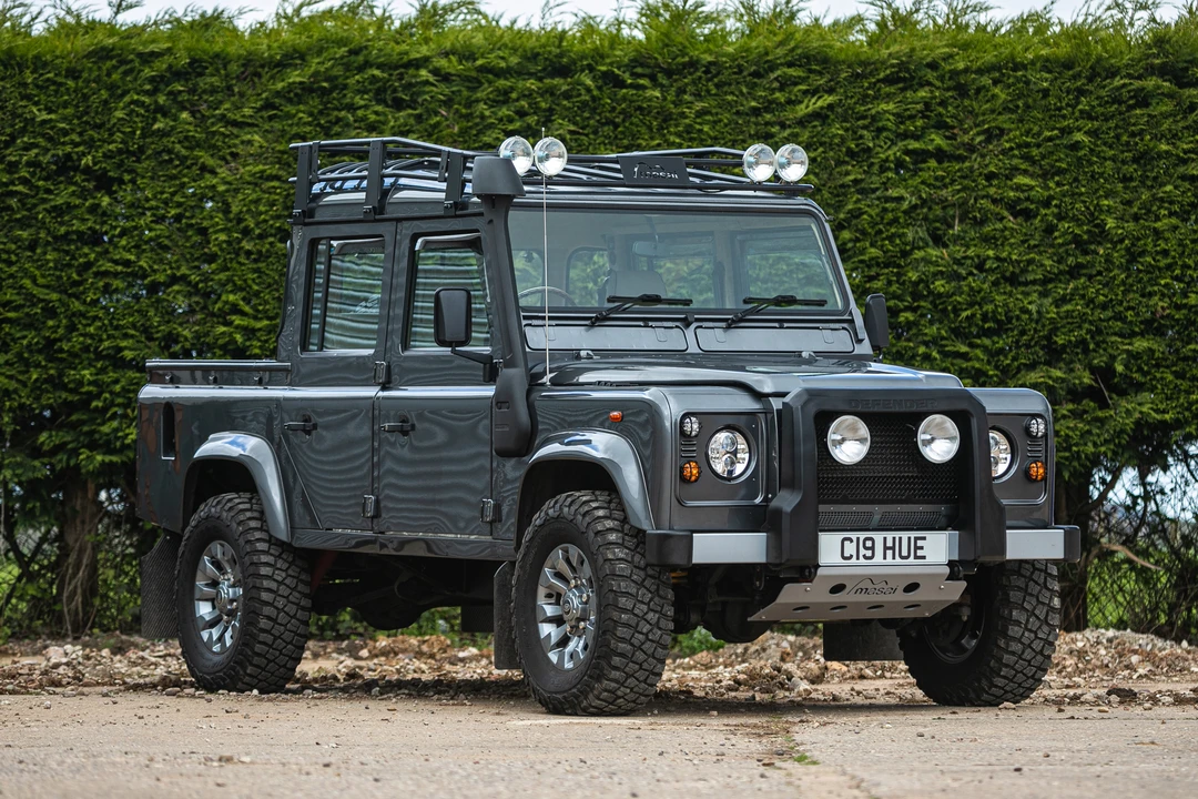 2002 Land Rover Defender 110 - Image 3 of 31