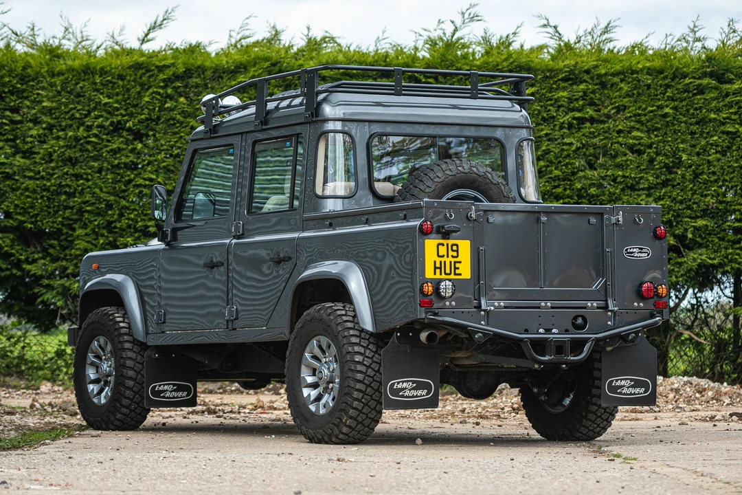 2002 Land Rover Defender 110 - Image 6 of 31