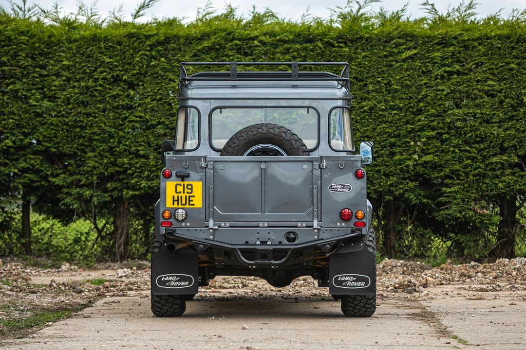 2002 Land Rover Defender 110 - Image 5 of 31