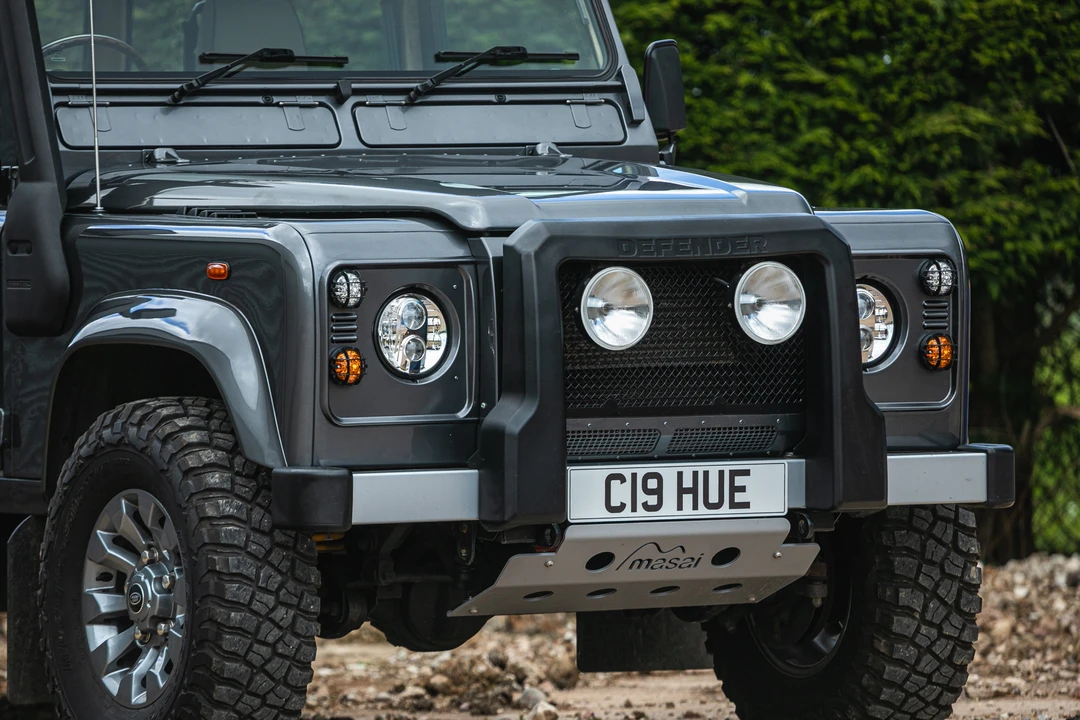 2002 Land Rover Defender 110 - Image 8 of 31